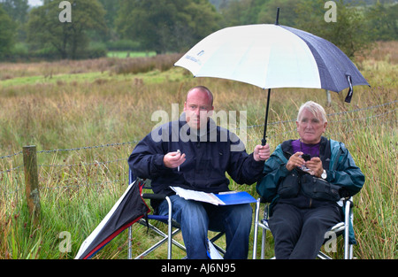 Zeitnehmer bei den World Bog Schnorcheln Meisterschaften Llanwrtyd Wells Powys Mid Wales UK Stockfoto