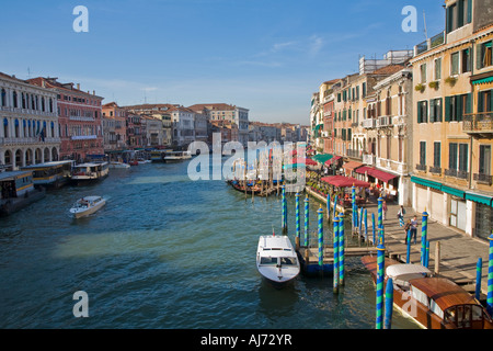 Am frühen Morgen Blick auf den Canal Grande Venedig genommen von der Rialto Brücke Venedig Stockfoto