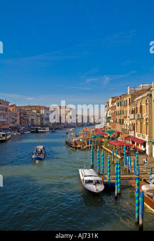 Am frühen Morgen Blick auf den Canal Grande Venedig genommen von der Rialto Brücke Venedig Stockfoto