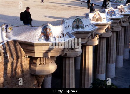 Touristen im Parc Güell barcelona Stockfoto