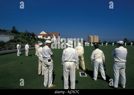 Spieler in den weißen Rock Gardens bowls Club, Hastings, East Sussex, England, Großbritannien, UK Stockfoto
