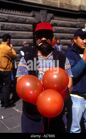 Union Demonstrant mit Ballons Melbourne Australien 2389 Stockfoto