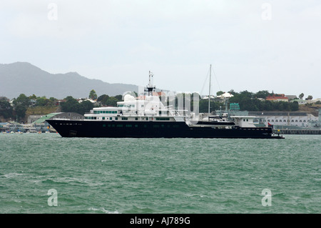 Motoryacht Le Grand Bleu in den Waitamata Hafen Auckland Neuseeland 16 12 2005 Stockfoto