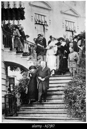 Marie Curie, in Polen geborenen französischen Physiker mit US-Präsident Harding, 1921. Artist: Anon Stockfoto