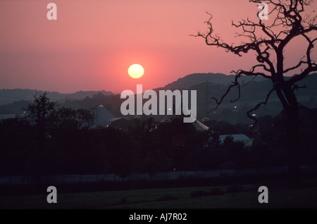 Sonnenuntergang über Glastonbury Musikfestival 2005 Stockfoto