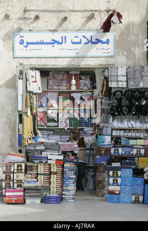 Textil-Shop in der Souq Waqif in Doha, Katar. Stockfoto