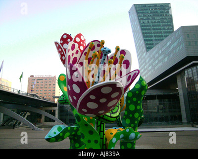 Lille City of Culture, Statue in modernen urbanen Landschaft, 2004 Stockfoto