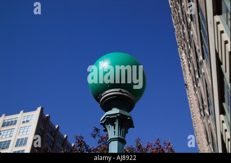 Grüne Kugel zeigt u-Bahn-Eingang New York NY Stockfoto