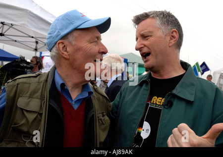 Tony Benn mit Billy Bragg an die Tolpuddle Märtyrer Gewerkschaft Rallye, Dorset, England, UK Stockfoto