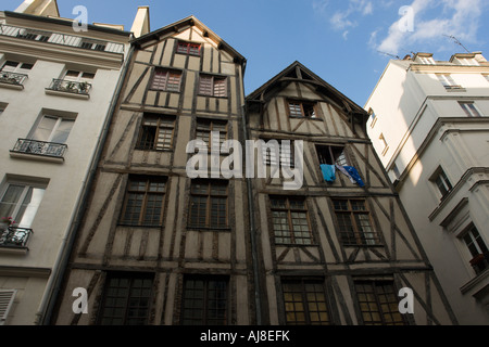 Mittelalterliche Gebäude in der Rue Francois Miron Paris France Stockfoto