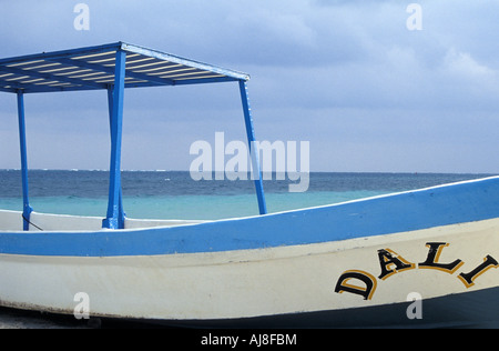 Gestrandeten Boot in Puerto Morelos, Quintana Roo, Mexiko Stockfoto