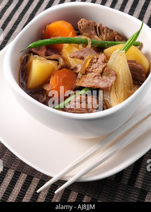 Eine Schüssel mit japanischen Rindfleisch Niku jyaga Stockfoto