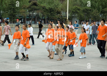 Kinder auf eine Schule Reise am Tiananmen-Platz, Peking, China Stockfoto