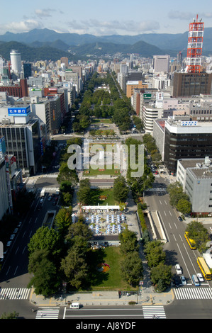 Blick auf Odori Park aus dem Fernsehturm in zentralen Sapporo Japan 2005 Stockfoto