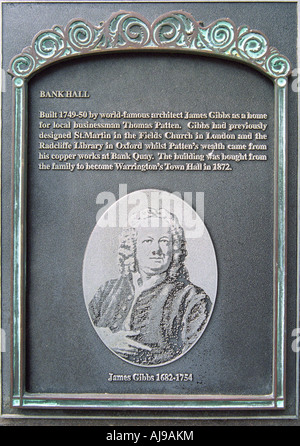 Plakette der Architekt James Gibb auf Wand in der Nähe Eingang zum Rathaus Büros, Warrington, England Stockfoto
