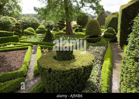 Levens Hall und Gärten Distrikt Cumbria Formschnitt Seegärten Stockfoto