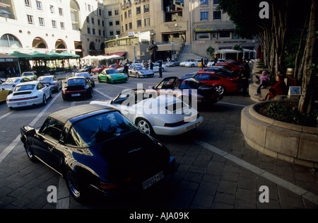 Johannesburg, Südafrika, Menschen, Stadtbild, 2007, Jahrgang, exotische Auto-Ausstellung, Nelson Mandela Platz, Sandton City, Kultur, lokale Touristen Stockfoto