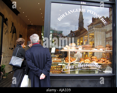 Lille Nordfrankreich Kulturhauptstadt Europas 2004 Patisserie Shop-Queuing-Kunden Stockfoto