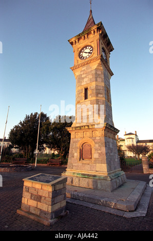 Uhr in der Erinnerung des 2. Weltkrieges an Exmouth Strandpromenade in Devon England UK Stockfoto