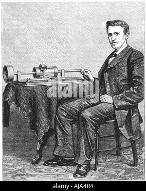 Thomas Alva Edison, amerikanischer Erfinder, mit einem frühen Hand-angetriebene Modell seines Phonographen, 1878. Artist: Unbekannt Stockfoto