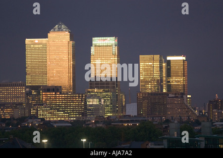 London Docklands Canary Wharf mit HSBC Canada Tower und Citigroup Büros dominante warmen Abendlicht Stockfoto