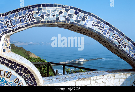 Fliesenwand, Parque del Amor und Rosa Nautica Restaurant am Pier, Miraflores, Lima, Peru Stockfoto