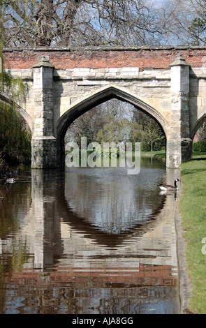 Mittelalterliche Brücke in Eltham Palace Stockfoto