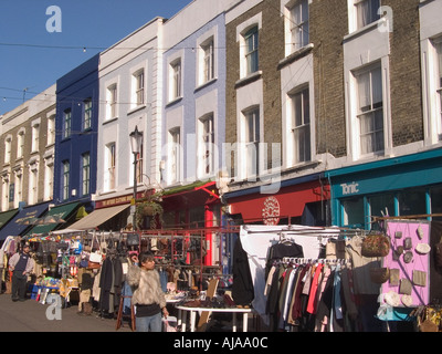 Marktstände in der Portobello Road, Notting Hil, Dem Royal Borough of Kensington and Chelsea, London, England, Großbritannien Stockfoto