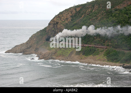 Outeniqua Choo-Tjoe Dampfzug in Tunnel Western Cape Südafrika Stockfoto