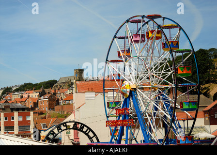 Das Riesenrad in die Kirmes dominiert die Skyline in Scarborough, North Yorkshire, England Stockfoto