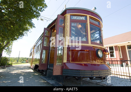 Vorderansicht der antiken Straße Auto Stockfoto