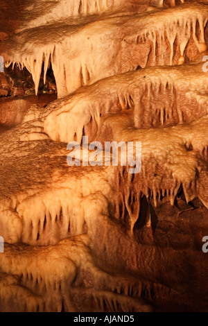 Kaskadierende Bildung in Goughs Schauhöhle in Cheddar Gorge in Somerset, England Stockfoto