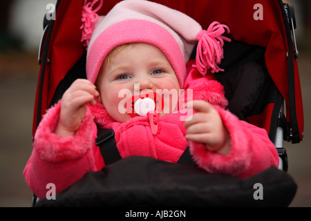 Kind im Kinderwagen Stockfoto