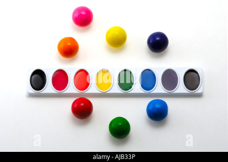 Aquarelle, Farben und Süßigkeiten Stockfoto