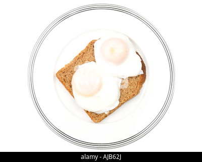 Spiegeleiern auf Vollkorn Toast Stockfoto