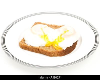 Spiegeleiern auf Vollkorn Toast Stockfoto