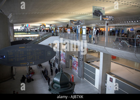 Flughafen Charles de Gaulle terminal 2 Gebäude innen Paris Frankreich Europa EU Stockfoto