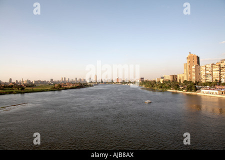 Panoramablick Richtung Norden entlang Nil vom südlichen Umgehungsstraße Brücke Kairo Ägypten Afrika Stockfoto