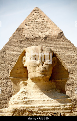 Die Sphinx mit Pyramide von Khafre Chefren-Gizeh-Cairo-Ägypten-Afrika Stockfoto