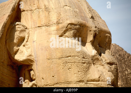 Die Sphinx mit der Cheops Cheops-Pyramide in Gizeh Kairo Ägypten Afrika Ferne Stockfoto