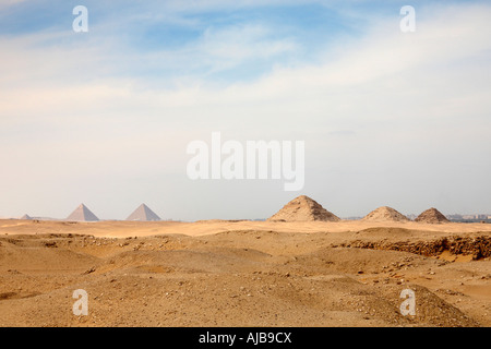 Fernere Pyramiden nach Nordwesten von Zoser s funerary Komplex Sakkara in der Nähe von Kairo Ägypten Afrika Stockfoto