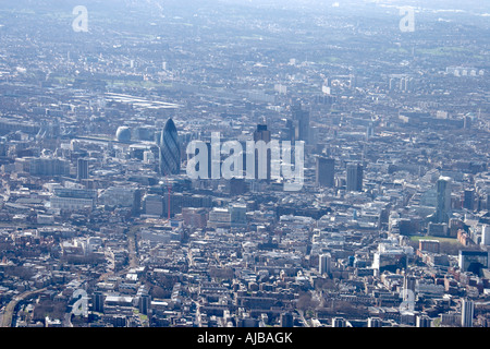Luftbild-Süd östlich der City of London, einschließlich Gherkin Gebäude London EC2 EC3 EG4 England UK hohe schräg Stockfoto