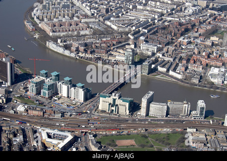 Luftbild Südwesten Vauxhall Bridge River Thames und Vorstadtgehäuse Pimlico London SW1 England UK hohe schräg Stockfoto