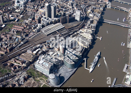 Luftbild Süden westlich von Fluß Themse City Hall und London Bridge Railway Station The Borough London SE1 England UK High level Stockfoto