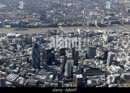 Luftbild südöstlich von Stadt von London Gherkin Gebäude Fluss Themse Southwark und The Borough EC2 EC3 EG4 und SE1 England UK Stockfoto