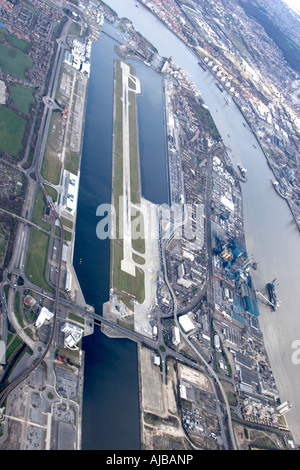 Luftbild Norden östlich von London City Flughafen Royal Albert und King George V Dock Standard Industrial Estate River Thames Nord Stockfoto