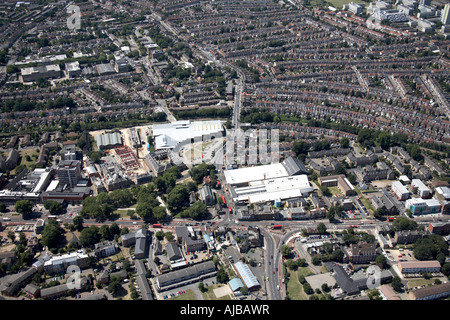 Luftbild westlich von Tottenham Rathaus Bäder Bibliothek Freizeitzentrum und Vorstadtgehäuse Haringey London N15 UK High Level obl Stockfoto