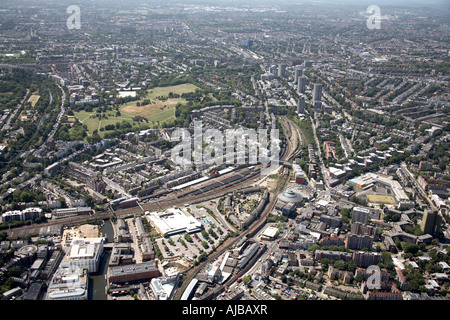 Luftbild Südwesten Chalk Farm Road The Roundhouse Theatre Vorstadtgehäuse und Primrose Hill London NW1 England UK hoch Stockfoto