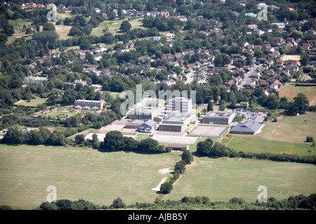 Luftbild Südosten West Luke Gymnasium Vorstadt beherbergt Epping Forest London IG7 England UK hohe schräg Stockfoto