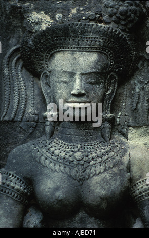 Bas-Relief zeigt eine weibliche Gottheit ähnlich wie Bilder von Apsaras himmlische Nymphen Kambodscha Angkor Wat gesagt Stockfoto